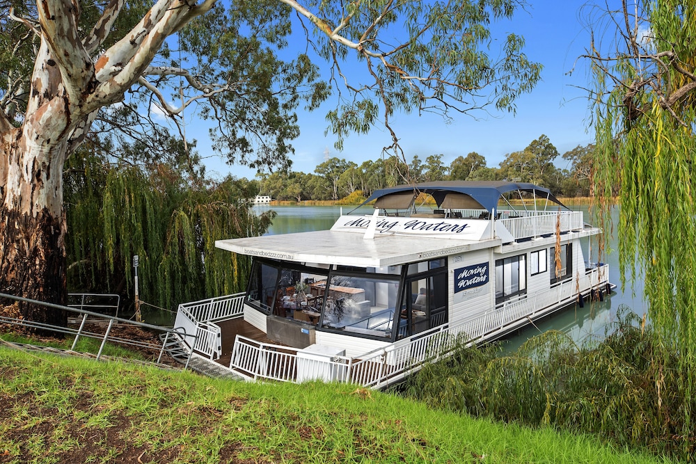 Boats And Bedzzz Houseboat Stays & Renmark River Villas