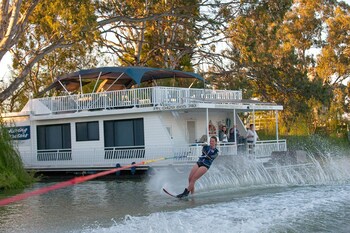 Boats And Bedzzz Houseboat Stays Renmark River Villas - 