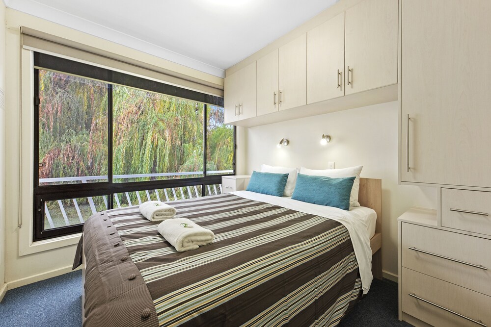 Boats And Bedzzz Houseboat Stays & Renmark River Villas