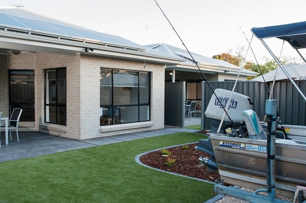 Boats And Bedzzz Houseboat Stays & Renmark River Villas