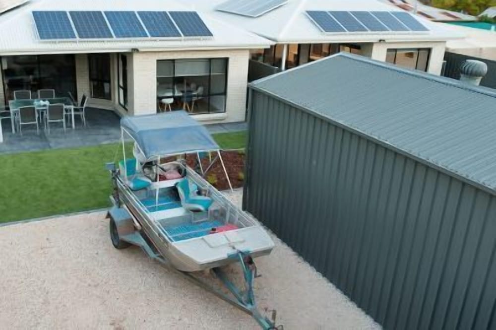 Boats And Bedzzz Houseboat Stays & Renmark River Villas