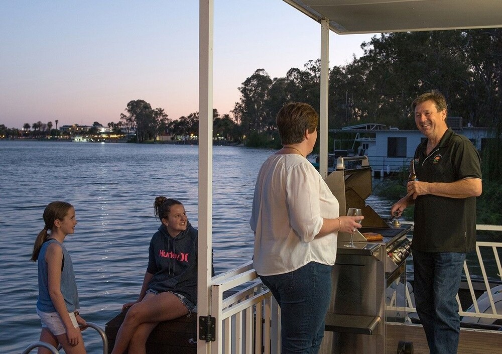 Boats And Bedzzz Houseboat Stays & Renmark River Villas