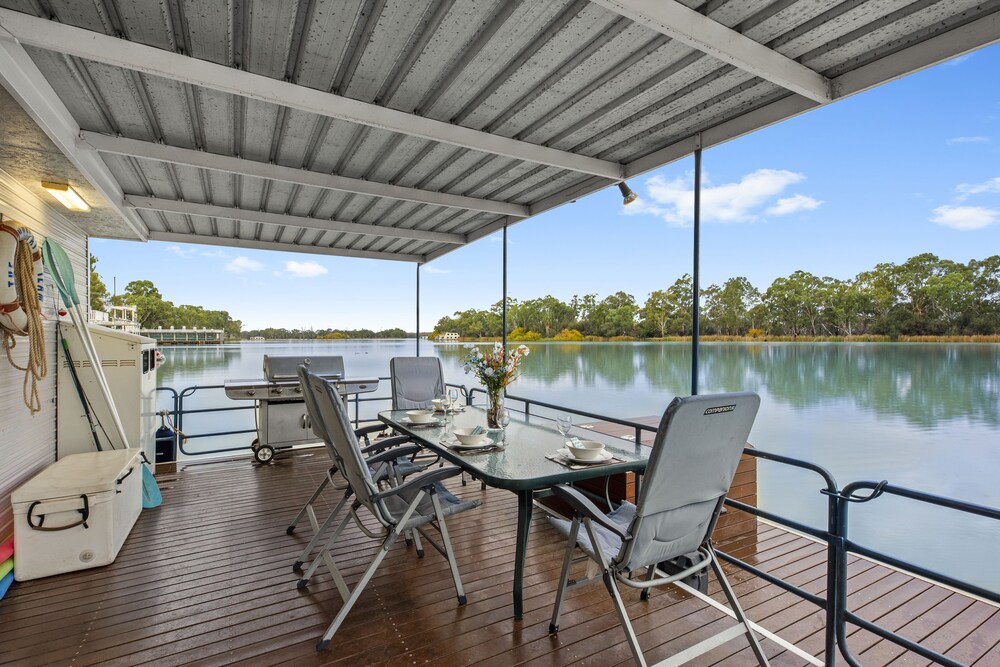 Boats And Bedzzz Houseboat Stays & Renmark River Villas