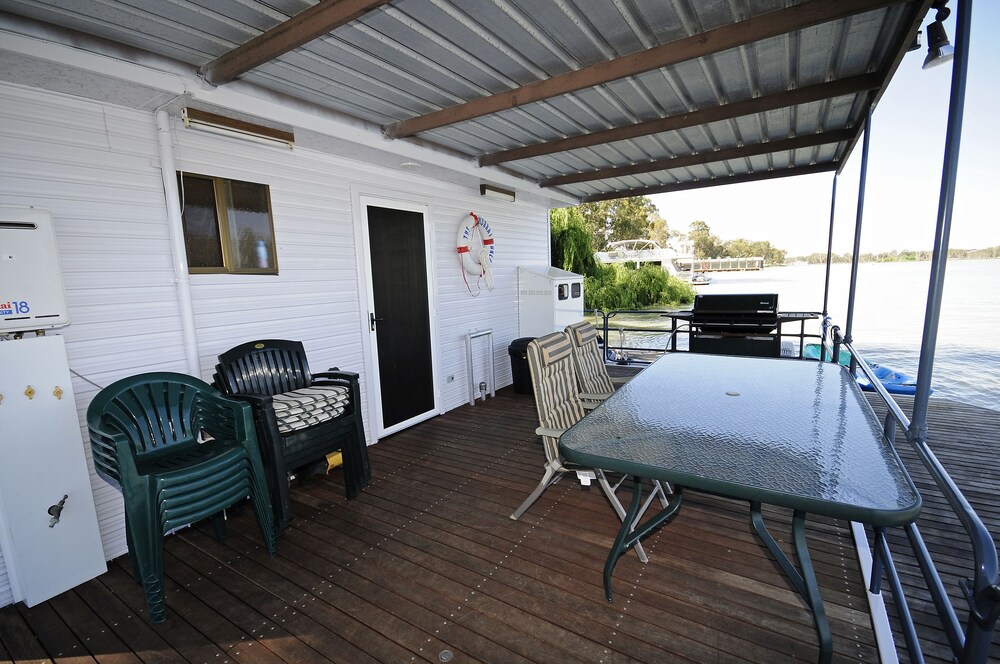 Boats And Bedzzz Houseboat Stays & Renmark River Villas