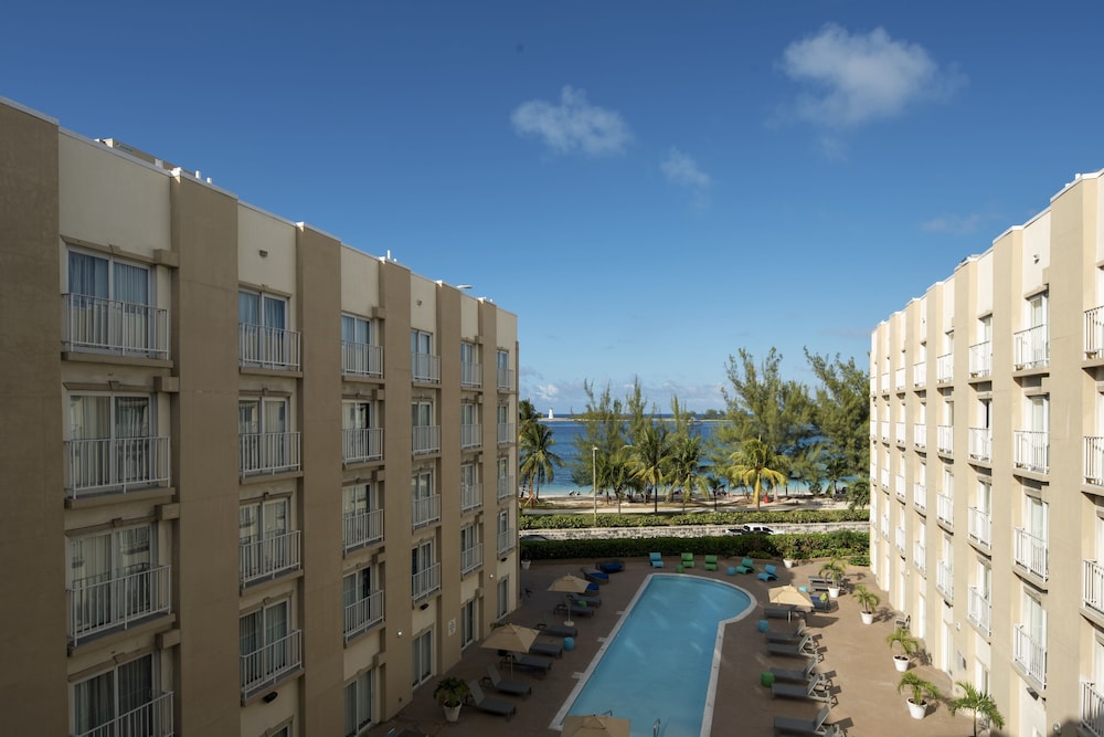 Courtyard by Marriott Nassau Downtown/Junkanoo Beach, Nassau 186 Room