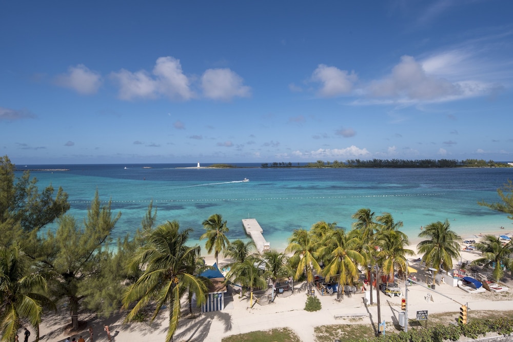 Courtyard by Marriott Nassau Downtown/Junkanoo Beach, Nassau 186 Room