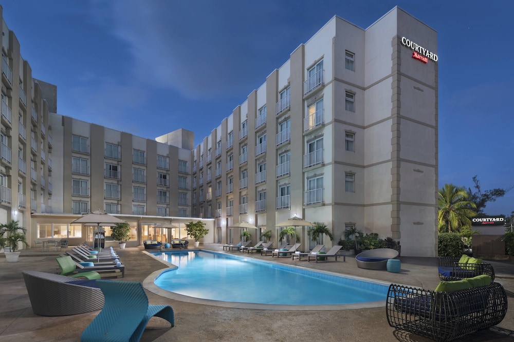 Courtyard by Marriott Nassau Downtown/Junkanoo Beach, Nassau 169 Room