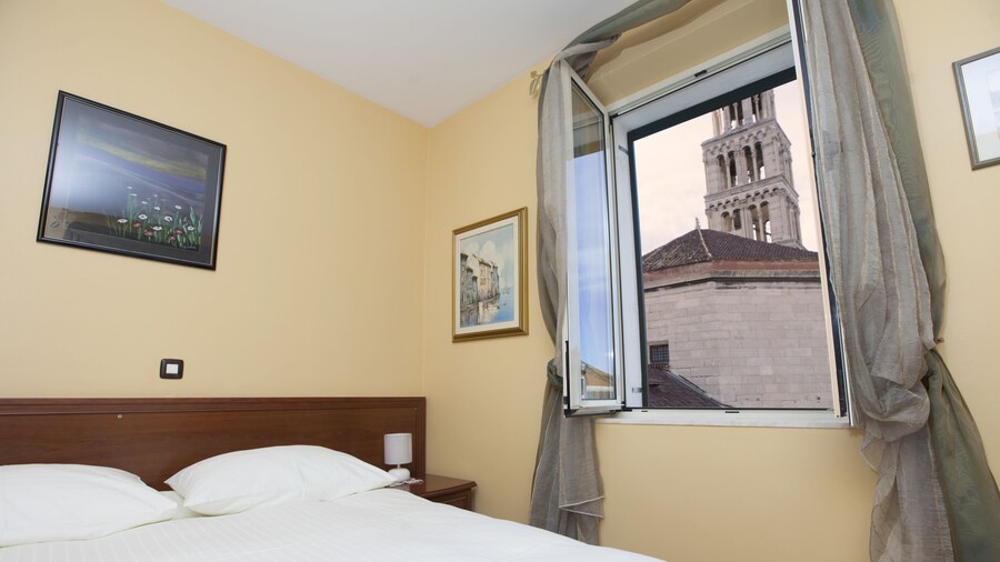 Hotel Peristil