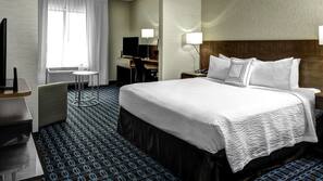 1 bedroom, premium bedding, desk, laptop workspace