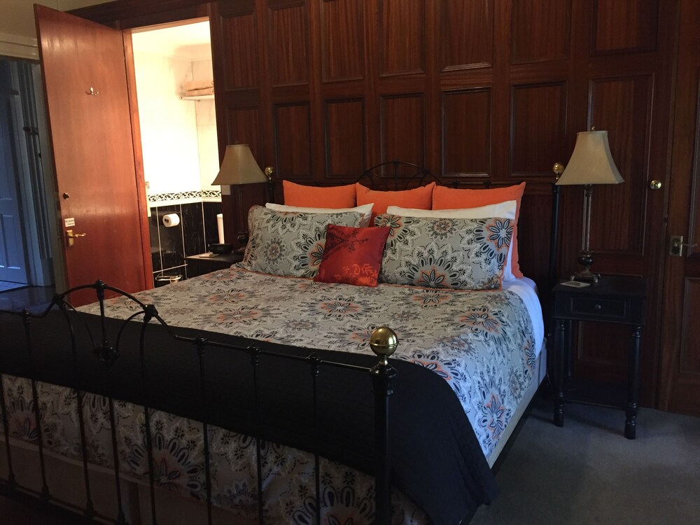 Carlyle House B&B