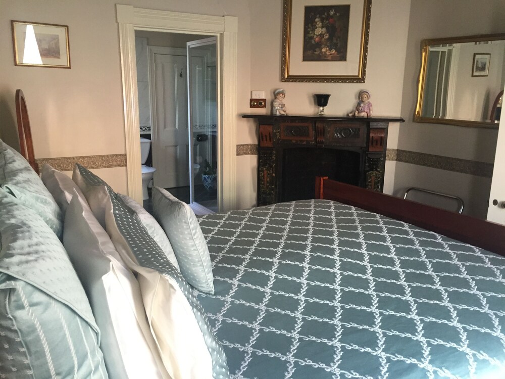 Carlyle House B&B