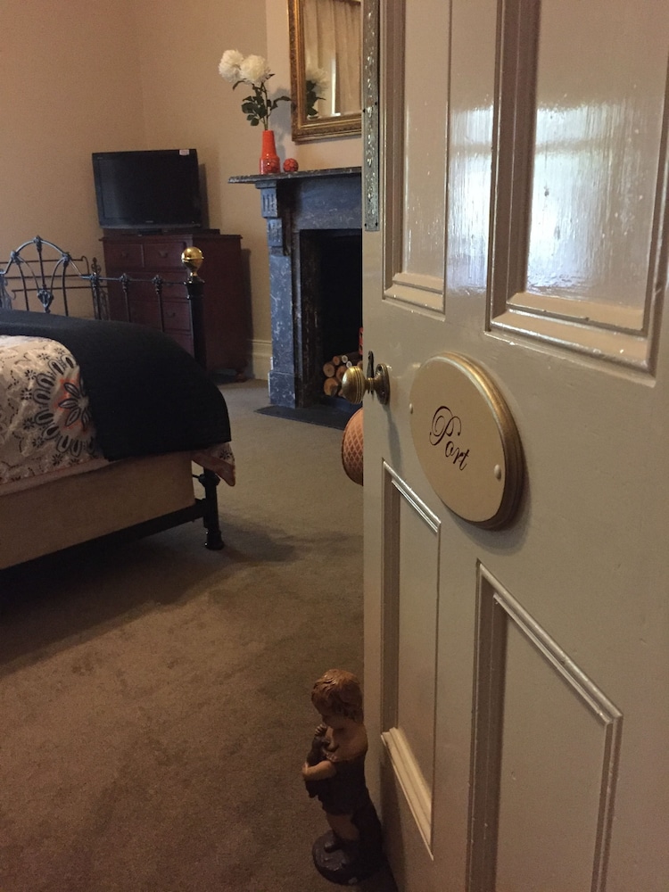 Carlyle House B&B
