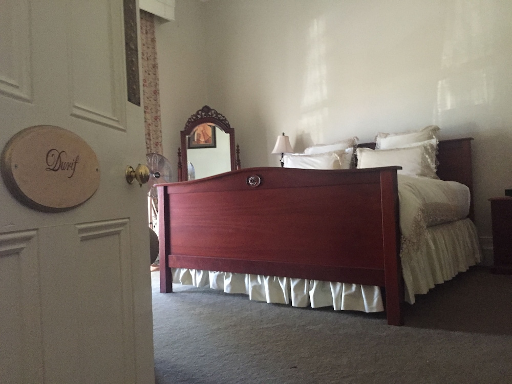 Carlyle House B&B