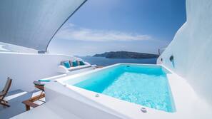 Outdoor spa bath