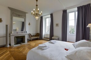 Premium bedding, iron/ironing board, rollaway beds, free WiFi