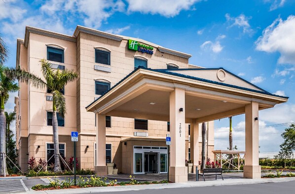 Book Holiday Inn Express & Suites Boynton Beach West, an IHG Hotel in