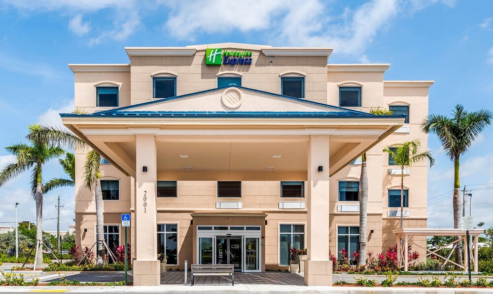 Holiday Inn Express & Suites Boynton Beach West, an IHG Hotel in