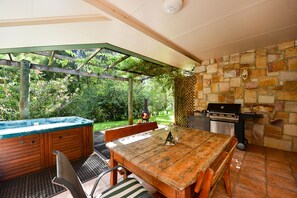 The Lodge | Terrace/patio