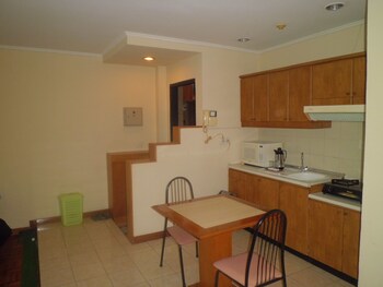 Yuri suite 5 shinju apartment indonesia