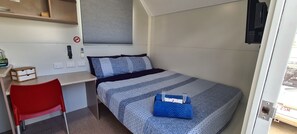 Compact Queen Van Room | Desk