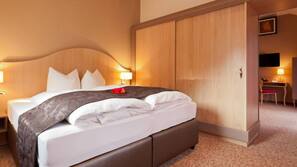 Minibar, in-room safe, individually decorated, individually furnished
