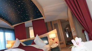 Minibar, in-room safe, individually decorated, individually furnished