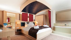 Minibar, in-room safe, individually decorated, individually furnished
