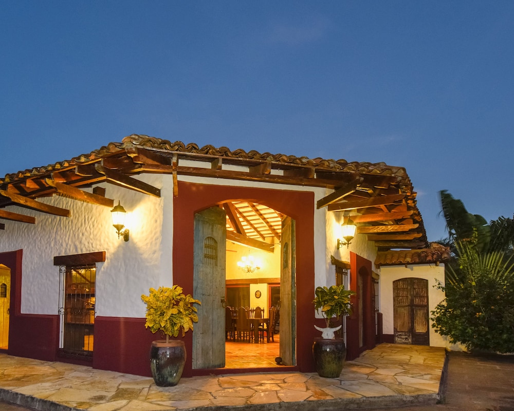 Interior entrance, Rancho Chilamate Guest Ranch