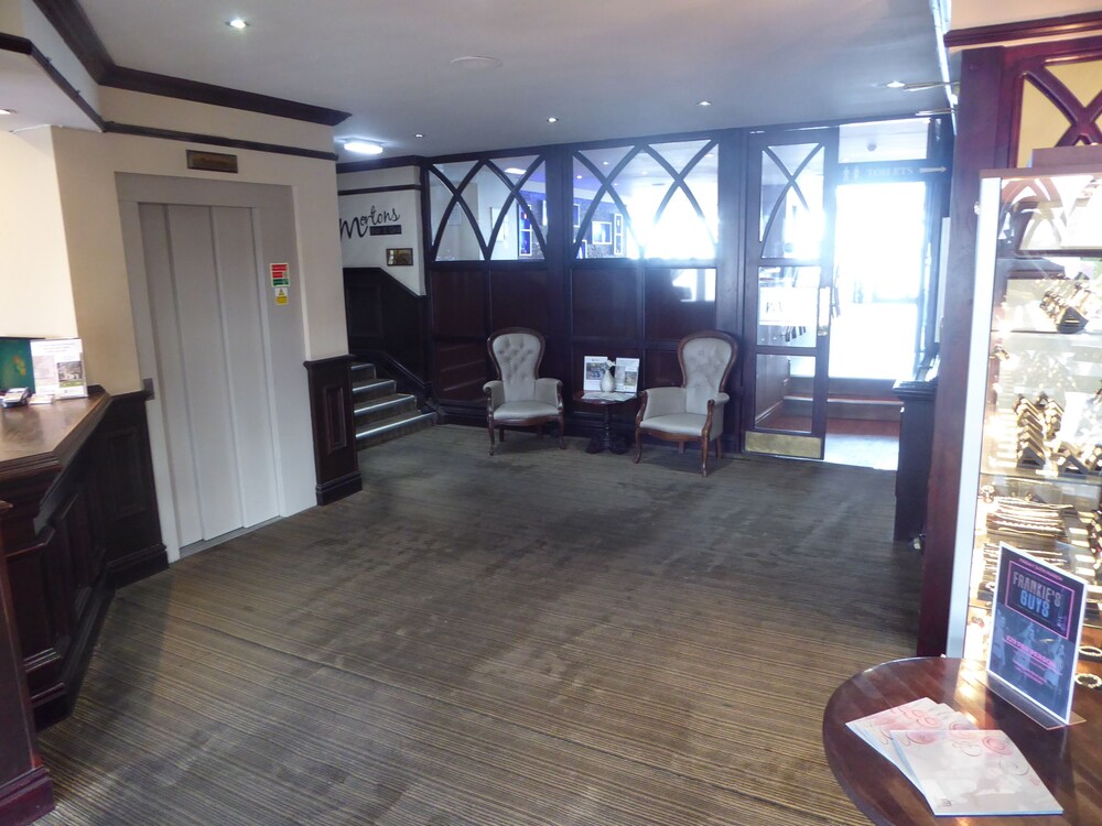 Best Western The Hatfield Hotel Lowestoft 2018 Prices Beach Ocean View Featured Image Lobby Sitting Area