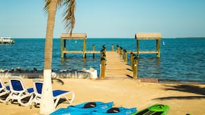 Am Strand, Liegestühle, Schnorcheln, Kajakfahren