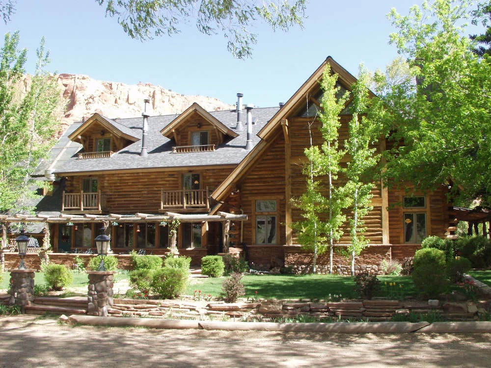 The Lodge at Red River Ranch in Torrey, United States