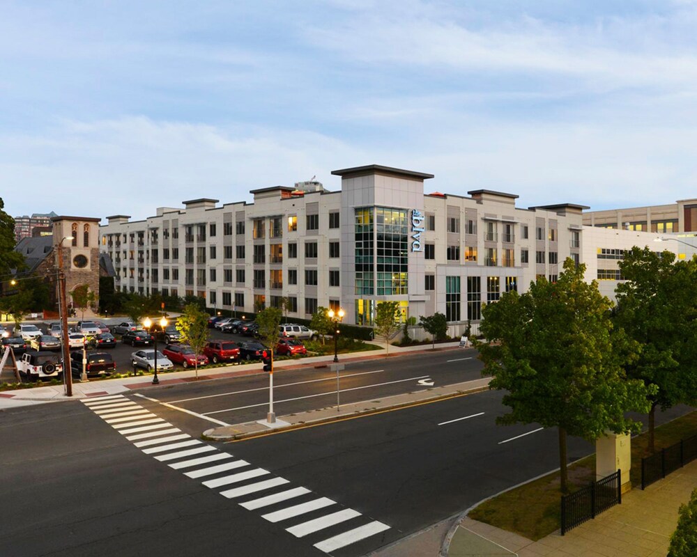 Global Luxury Suites at Downtown Stamford in Stamford Hotel Rates