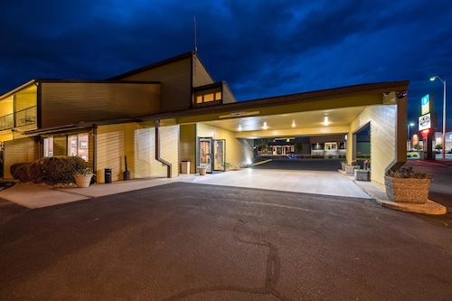 Wenatchee Lake Chelan Hotels Find Deals On In Surestay Hotel By Best Western Wenatchee
