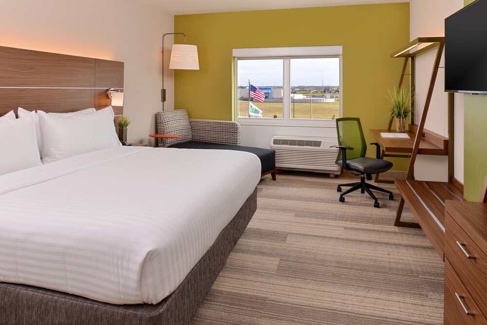 Holiday Inn Express & Suites Salem, an IHG Hotel