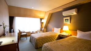 Desk, laptop workspace, iron/ironing board, free WiFi