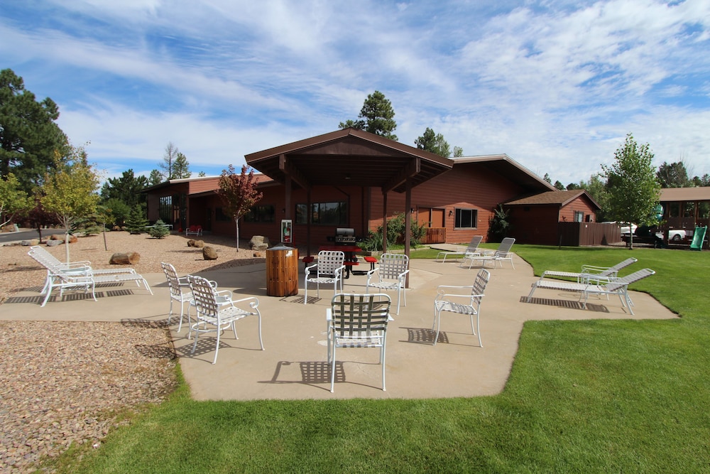 Roundhouse Resort, a VRI resort in Show Low, United States
