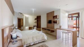 Frigobar, escrivaninha, cortinas blackout, Wi-Fi de cortesia
