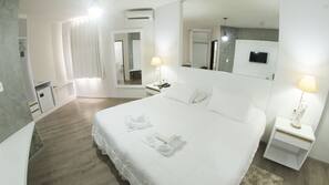 Frigobar, escrivaninha, cortinas blackout, Wi-Fi de cortesia
