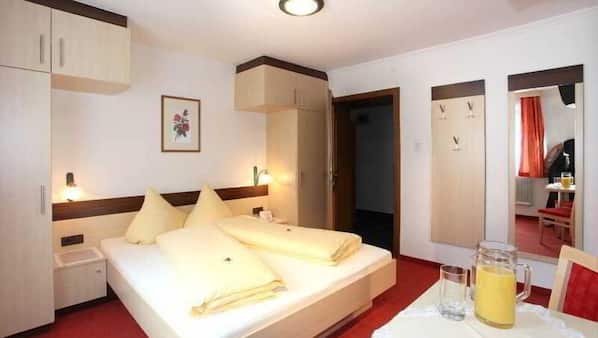 In-room safe, Internet