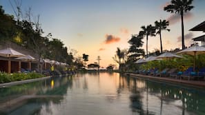 4 outdoor pools