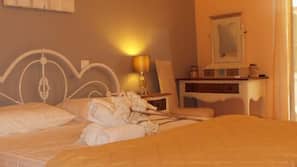 In-room safe, laptop workspace, soundproofing, free WiFi
