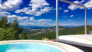 Bañera de hidromasaje al aire libre