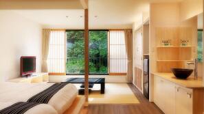 In-room safe, blackout curtains, free WiFi
