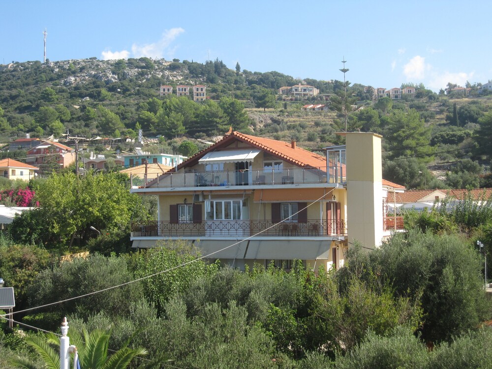 Lorenzo House Apartments Reviews Photos Rates Ebookers Currently Selected Item