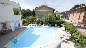 Piscina stagionale all'aperto