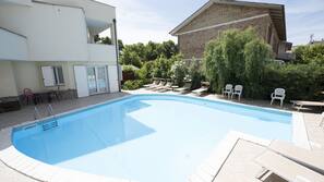 Piscina stagionale all'aperto
