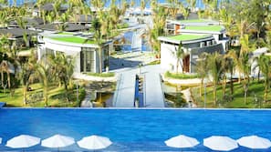 2 outdoor pools