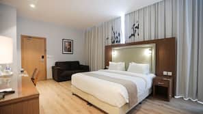 Premium bedding, Tempur-Pedic beds, minibar, in-room safe