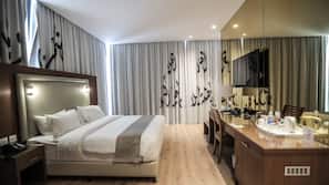 Premium bedding, Tempur-Pedic beds, minibar, in-room safe