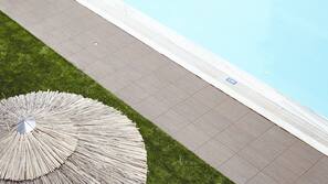 Piscine extérieure (ouverte en saison)